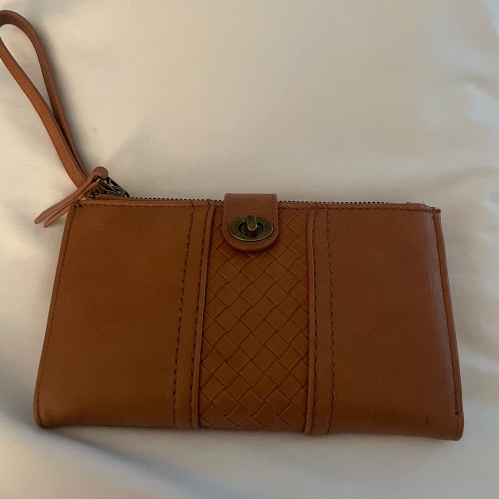 Wristlet style wallet